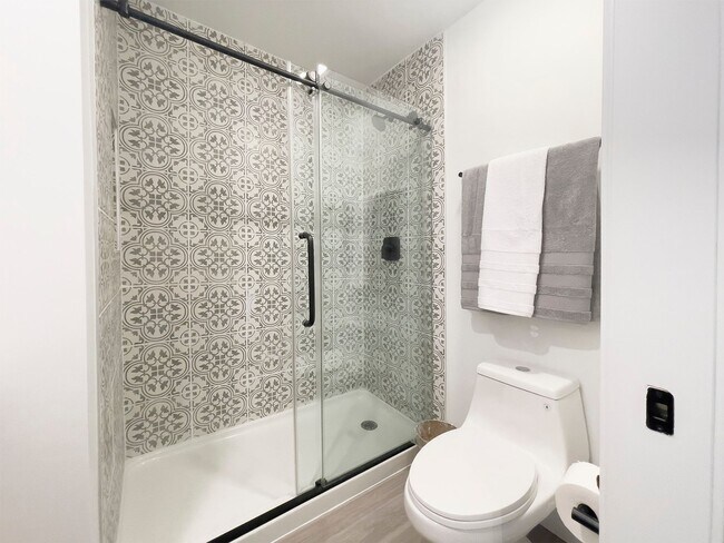 Building Photo - DLUX Lofts - Modern Downtown Studios