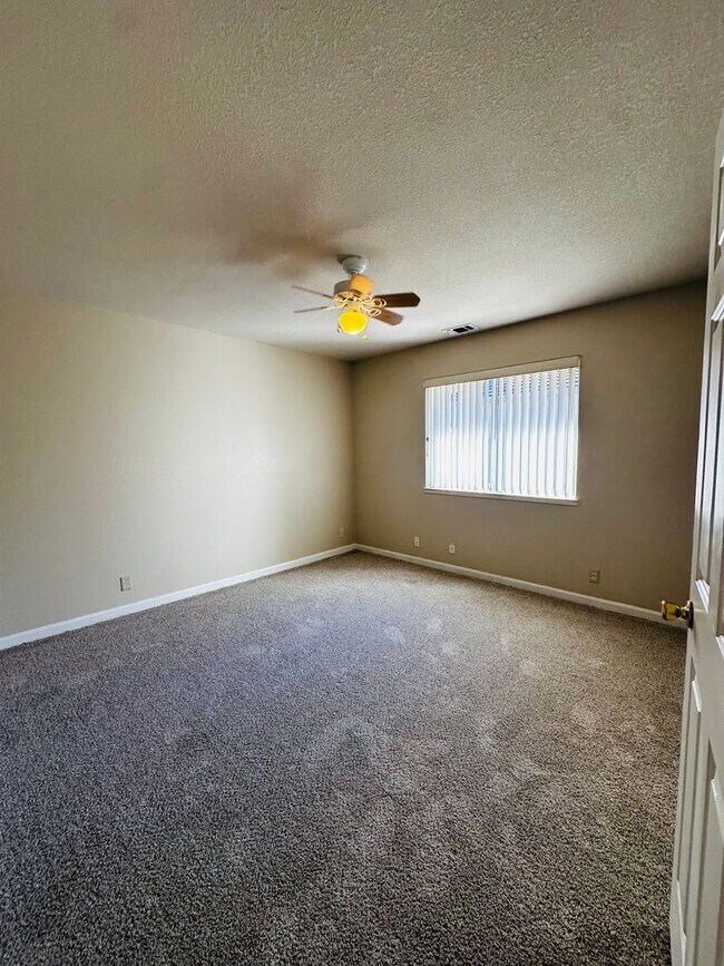 Building Photo - Executive Living