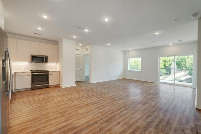 Building Photo - 4802 S Congress Ave
