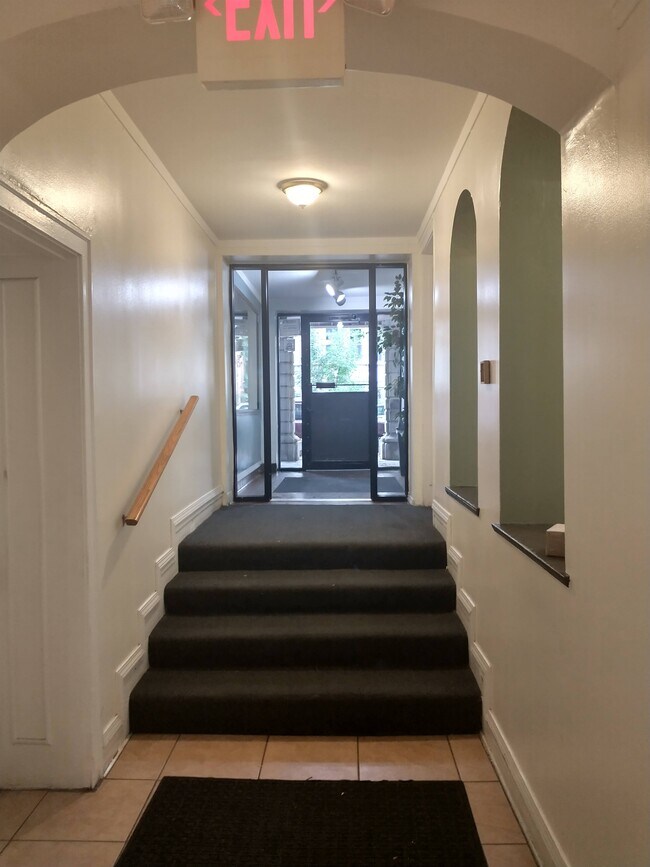 1st floor entrance - 1528 W Pratt Blvd