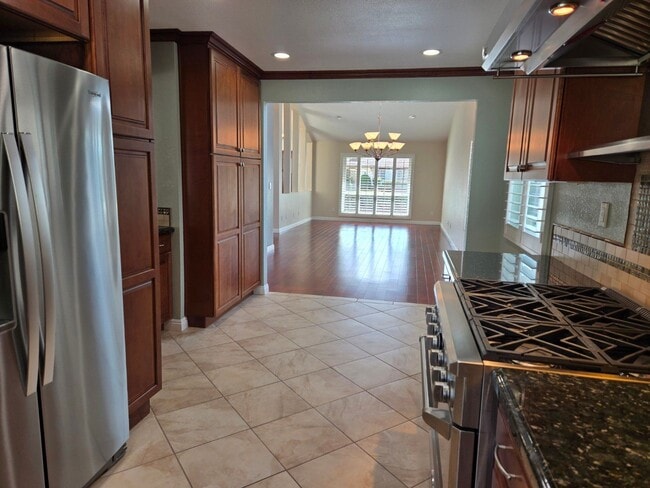 Building Photo - Stunning single-story Vista Del Cerro home with a private backyard oasis designed for effortless ...