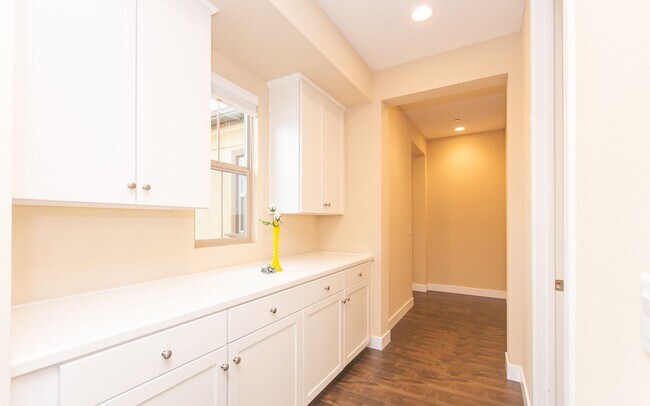 Building Photo - Spacious Home in Great Olde Carlsbad Locat...