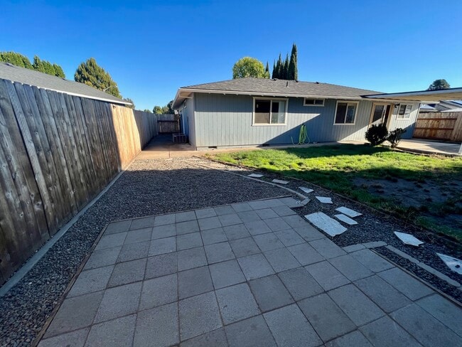 Building Photo - 1713 Tara Cir