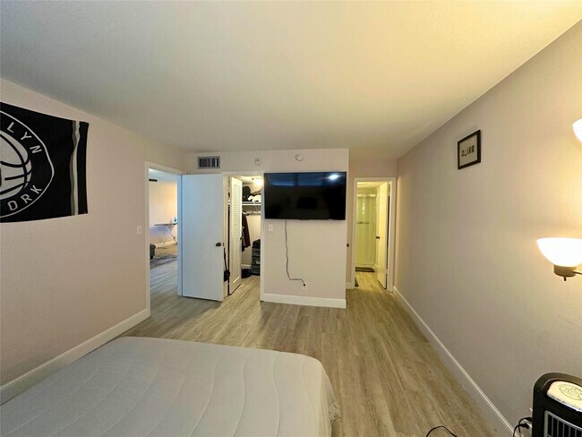 Building Photo - 2420 Deer Creek Country Club Blvd