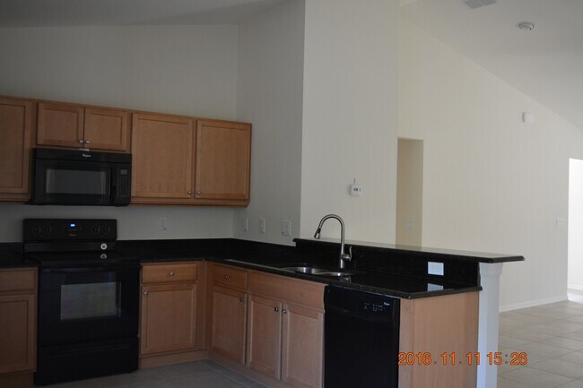 Building Photo - 4844 Summerfield Cir