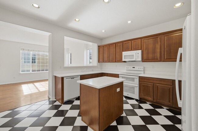 Building Photo - Meticulously maintained 4-bedroom, 3.5-bath  Townhouse In the Heart of Highlands Ranch!