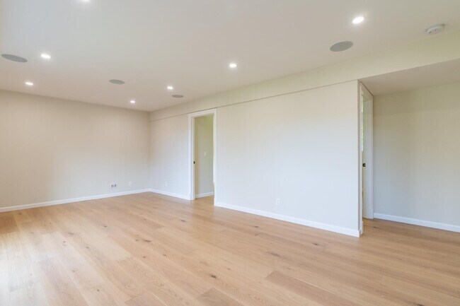 Building Photo - 29 Barton Pl
