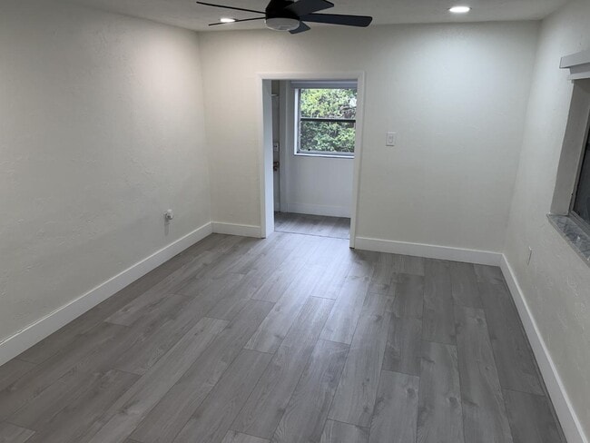 Building Photo - 539 Sunset Blvd