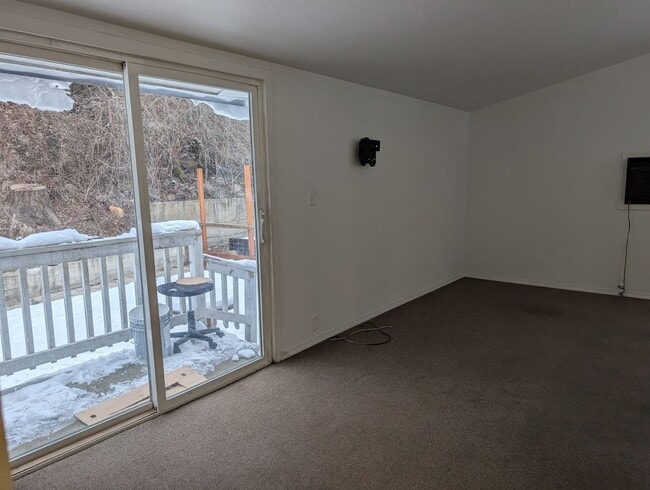 Building Photo - Dog-Friendly Orofino House