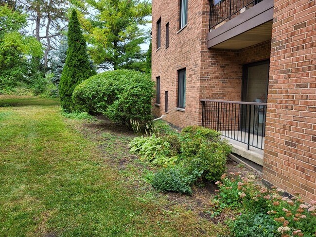 Building Photo - 7510 Farmingdale Dr