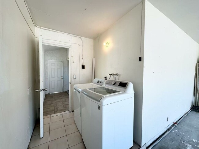 Building Photo - Charming Single-Story Home in Spring Valley