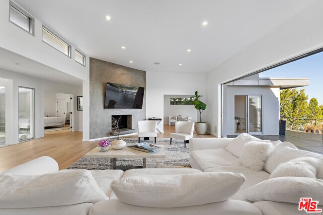 Building Photo - 10134 Angelo View Dr