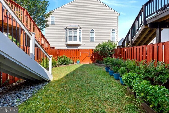 Building Photo - 25427 Elm Terrace