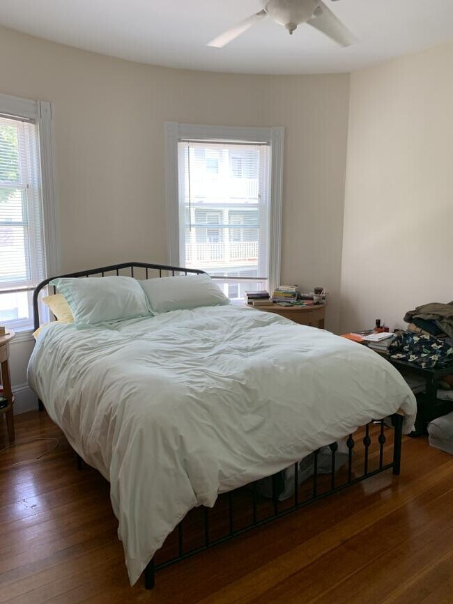 Building Photo - 4.0 bedroom in Somerville Massachusetts 02143