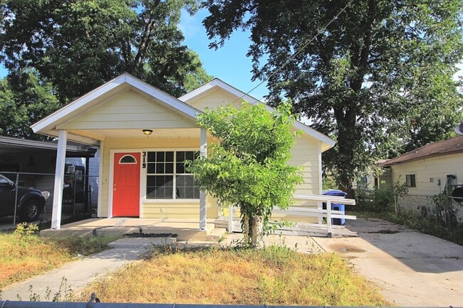 Building Photo - COMING SOON! Cute 3 Bedroom, 1 Bath Close to Downtown San Antonio.