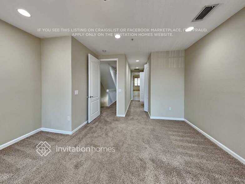 Building Photo - 2842 SW 81st Ave