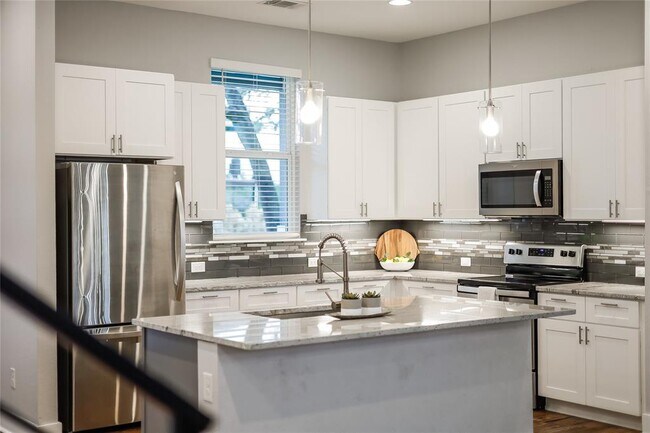 Building Photo - 18529 Staghorn Dr