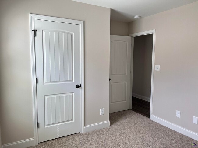 Building Photo - 202 Red Tail Cir