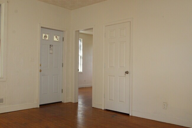 Building Photo - 6907 Belair Rd