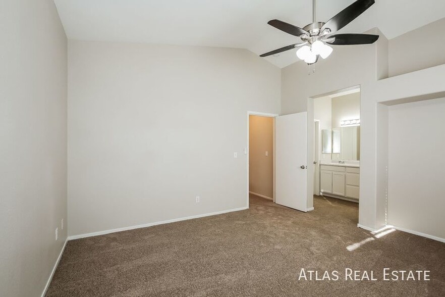 Building Photo - 4367 Sunrise Shores Ave