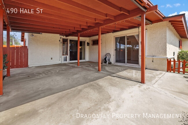 Building Photo - 490 Hale St