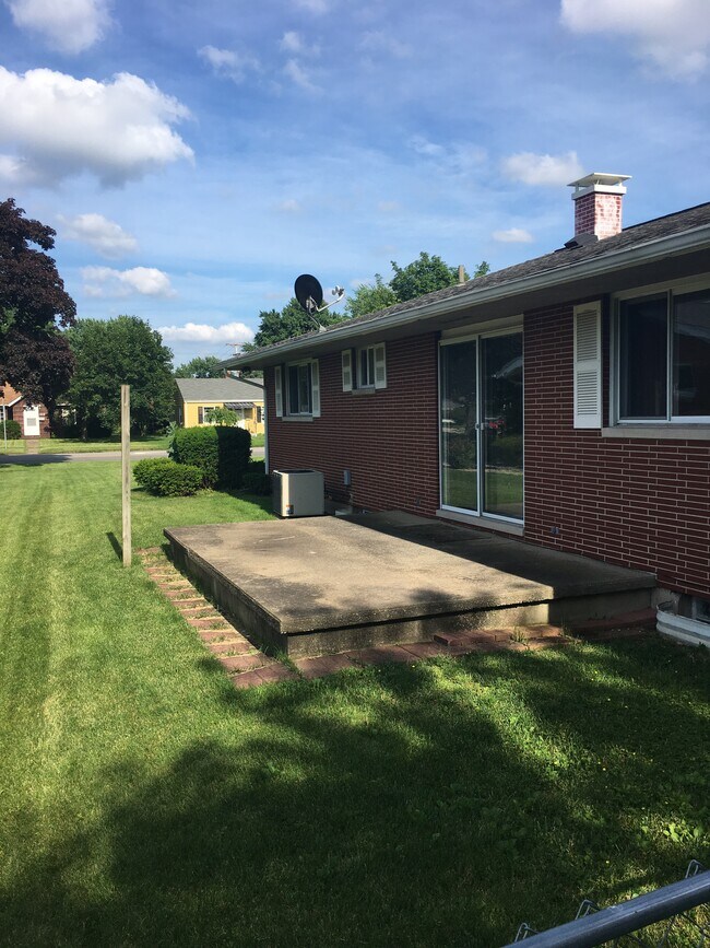 Building Photo - 2123 Dorwood Dr