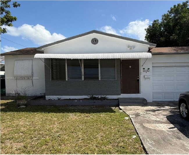 Primary Photo - 2318 Taft St