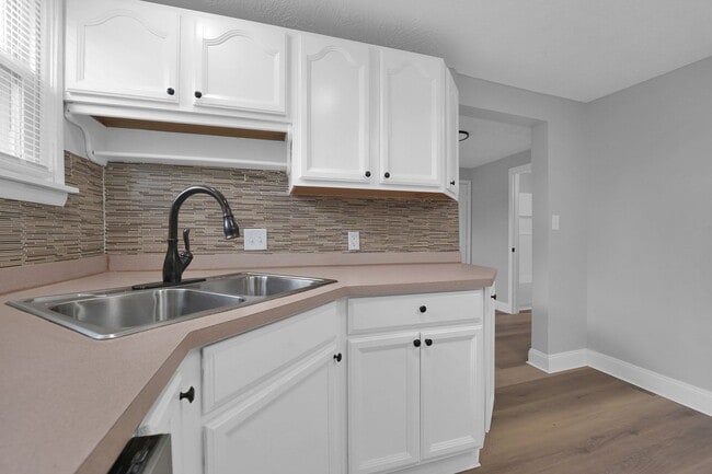 Building Photo - Spacious 4 Bedroom Single Family Home – Fe...