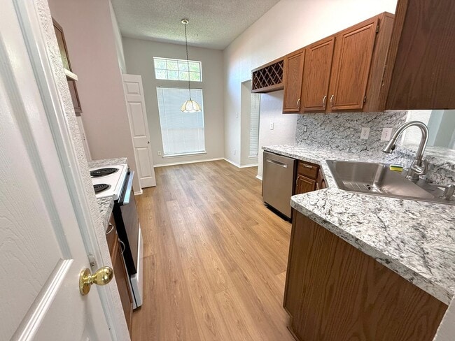 Building Photo - AVAILABLE NOW!!! Roomy 3BR 2BA home with l...