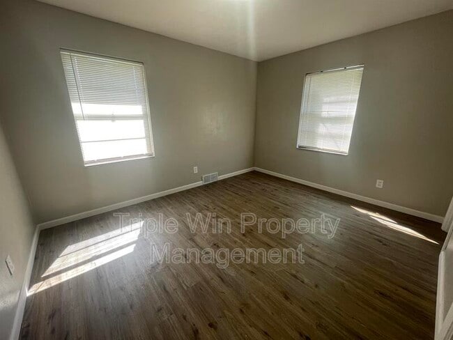 Building Photo - 6918 Etzel Ave