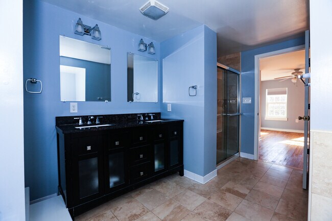 Building Photo - 540 S Paca St