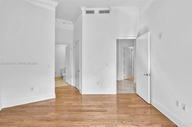 Building Photo - 20000 E Country Club Dr