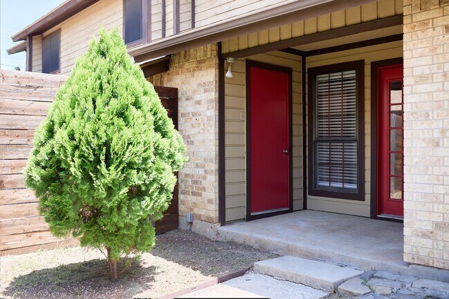 Building Photo - 900 Kilkenny Ct