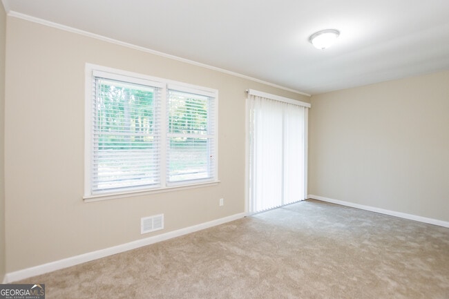 Building Photo - 418 Smyrna Powder Springs Rd SW