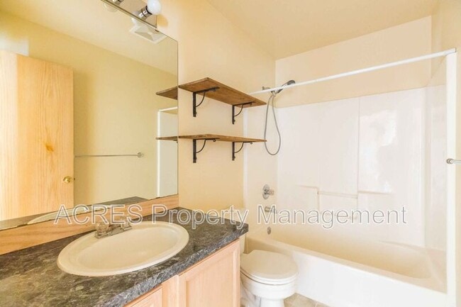 Building Photo - 620 S 192nd Pl