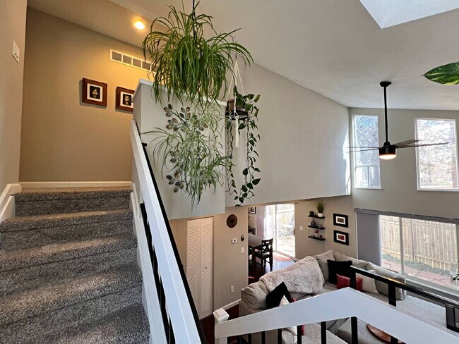Building Photo - "Charming 2-Bed Townhouse Retreat on East Florida Ave with Spacious 1170 Sq Ft Layout!"