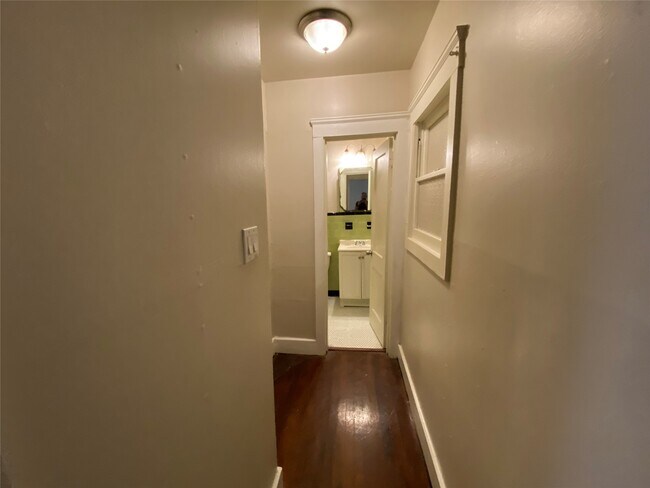 Building Photo - 1624 Holman St