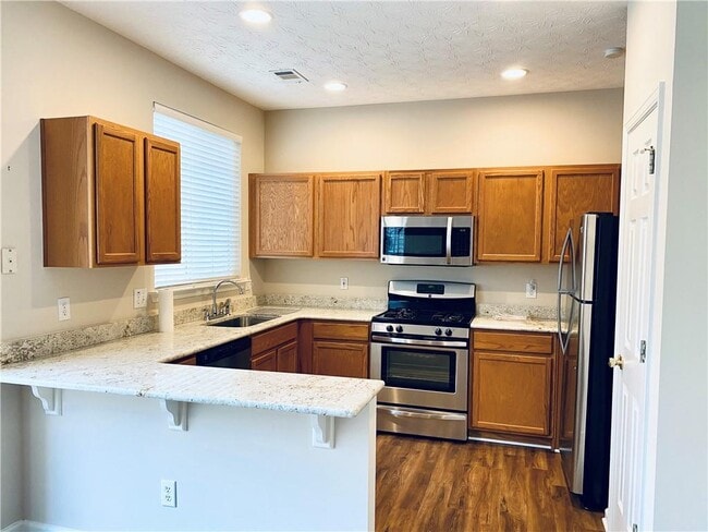 Building Photo - 645 W Oaks Dr