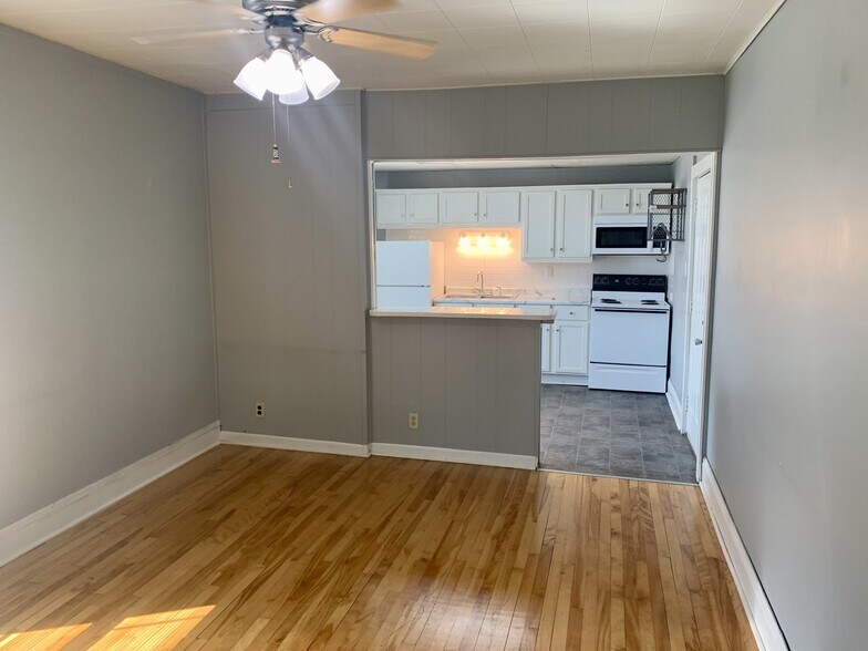 Building Photo - 105 3rd Ave