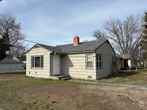 Building Photo - Rent Reduced! Cute 2 bedroom 1 bath home i...