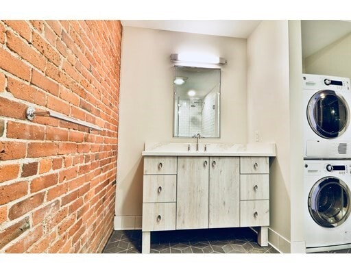 Building Photo - 63 Melcher St