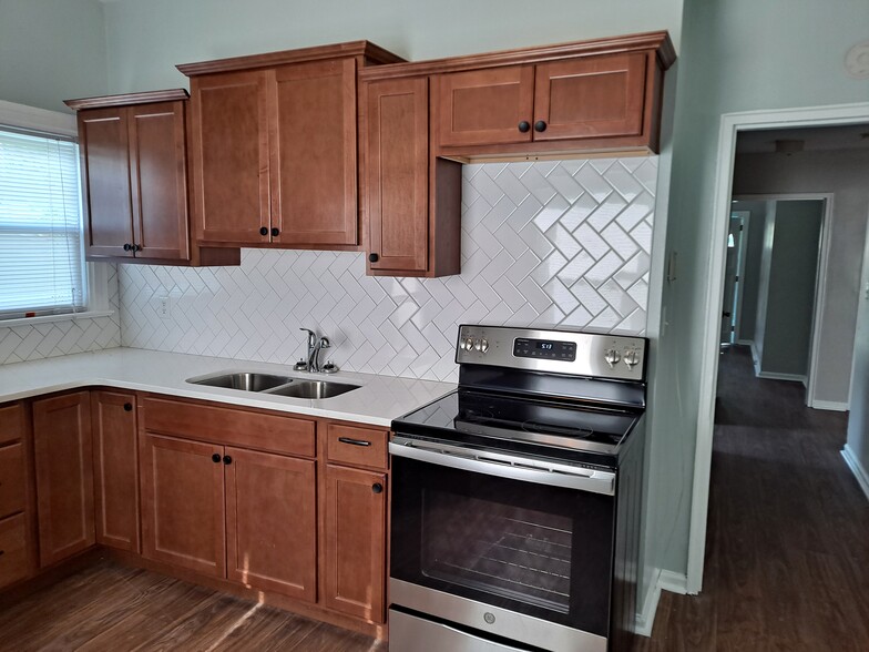 Kitchen - 1411 Fairview St