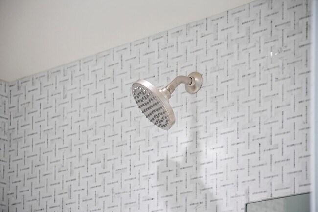 Building Photo - 6587 N Palmeraie Blvd