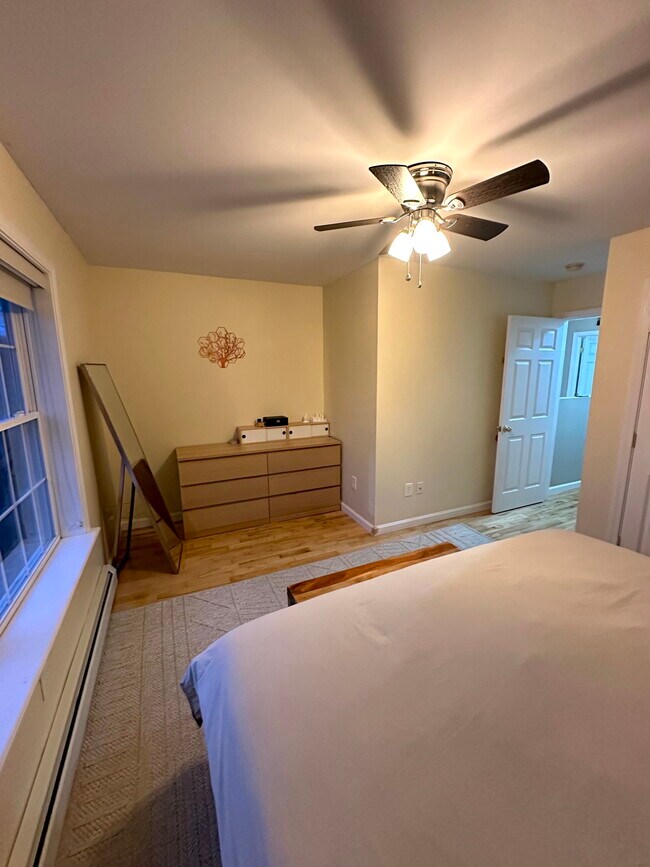 Building Photo - 39 River Village Dr