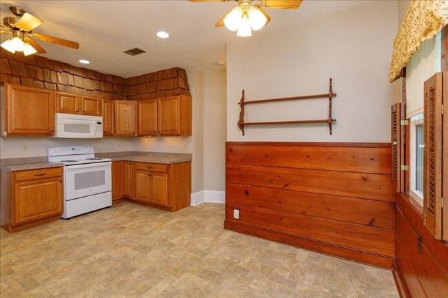 Building Photo - Run don't walk for this one of a kind beautifully maintained Old Florida Charmer on a park like d...