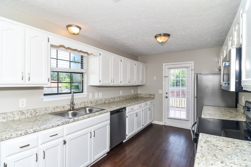 Building Photo - 312 Pine Ridge Ln