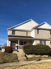 Building Photo - 2 Bedroom Townhouse Available August 2026;...