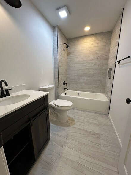 Building Photo - 301 Spring Hollow Rd