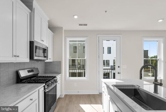 Building Photo - 21764 Dollis Hl Ter