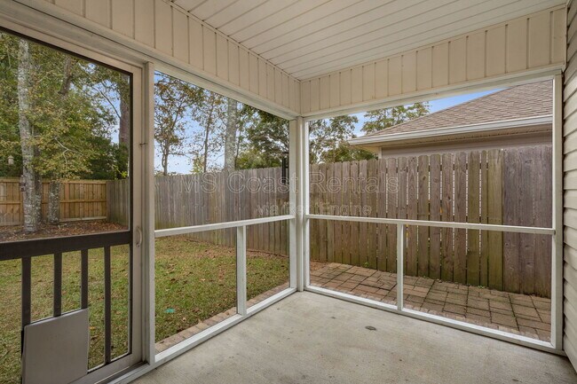 Building Photo - 515 E Marigold Dr